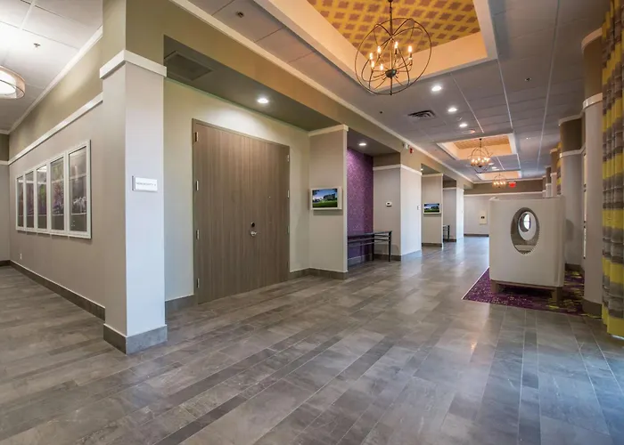 Hotel Doubletree By Hilton Salem - University, Nc